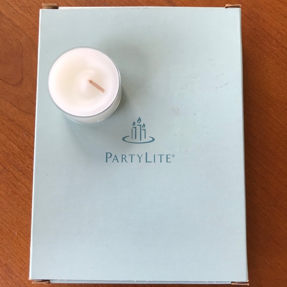 NWOT PartyLite Universal Tealight Iced Snowberries - Picture 2 of 3